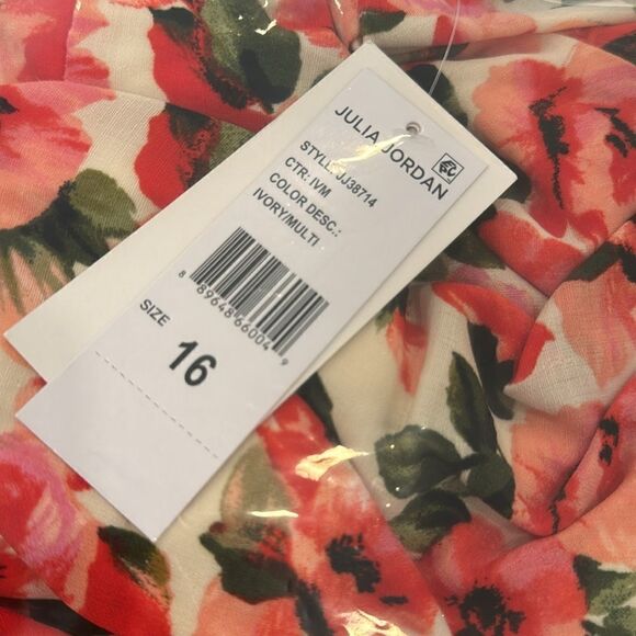 JULIA JORDAN
Floral Midi Dress In Pink - Picture 3 of 3